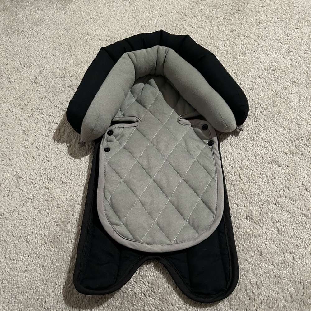 Infant seat head insert